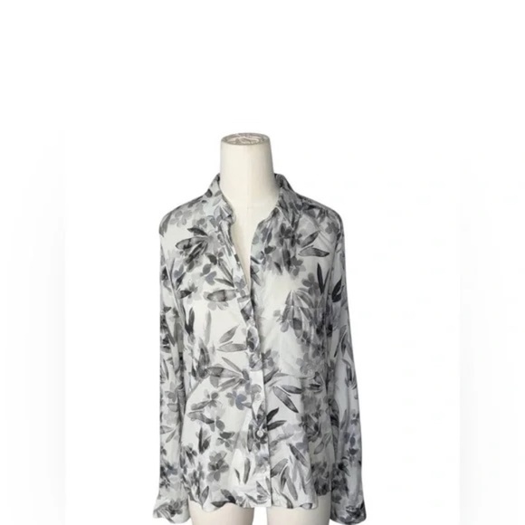 CLOTH & STONE - by Anthropologie One-Pocket Buttondown Shirt in Medium Size - Picture 2 of 9